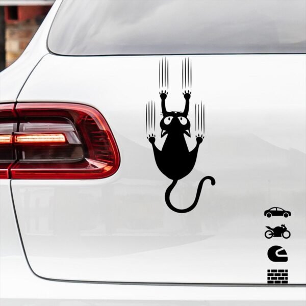 2d3fb8b8c6f6a3f8b06f9a99a802154c Sticker monstre accroché à la carrosserie